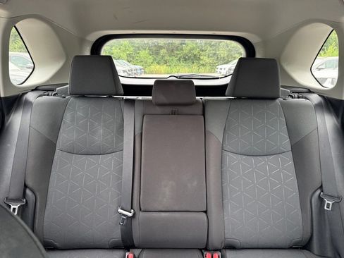 Used 2025 Toyota RAV4 XLE FWD image 35