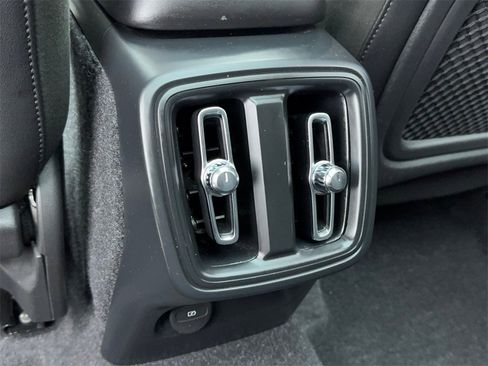 Used 2019 Volvo XC40 T5 R-Design image 41