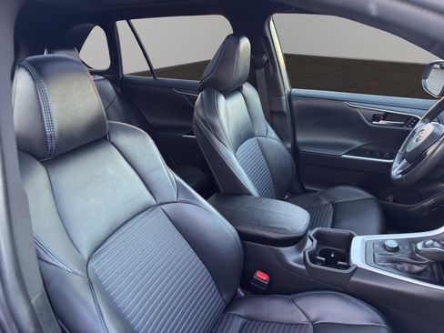 Used 2022 Toyota RAV4 XSE image 18