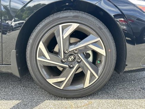 New 2026 Hyundai Elantra Limited FWD image 12
