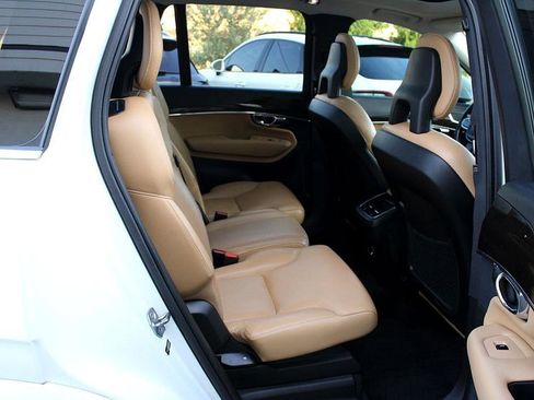Used 2016 Volvo XC90 T6 Momentum image 24