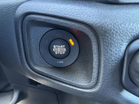 Used 2024 Jeep Wrangler Unlimited AWD/4WD image 21
