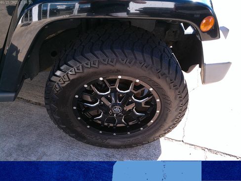 Used 2014 Jeep Wrangler Unlimited Sahara w/ Connectivity Group image 19