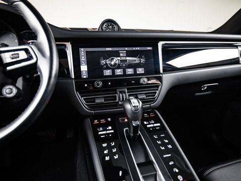 Certified 2023 Porsche Macan S AWD/4WD image 19