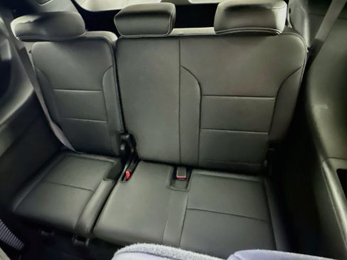 Used 2026 Chevrolet Traverse LT FWD image 29