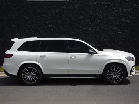 Used 2024 Mercedes-Benz GLS 450 4MATIC image 8