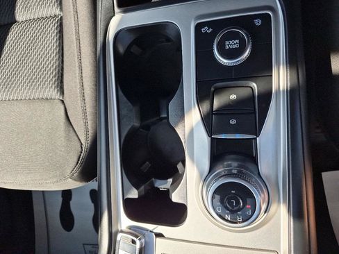 Used 2022 Ford Explorer XLT AWD/4WD image 25
