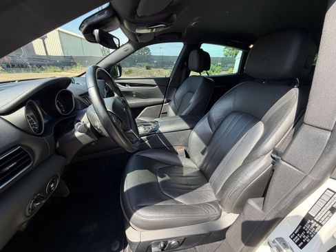Used 2019 Maserati Levante AWD/4WD image 9