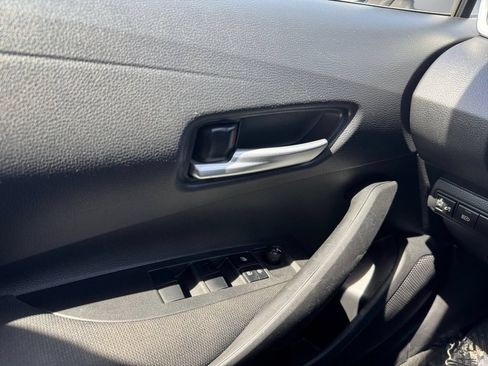Used 2021 Toyota Corolla LE FWD image 11