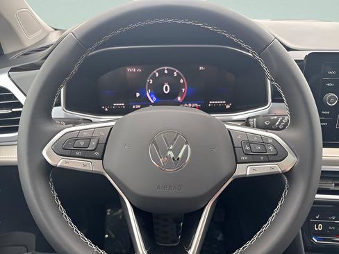 New 2025 Volkswagen Taos SE image 10
