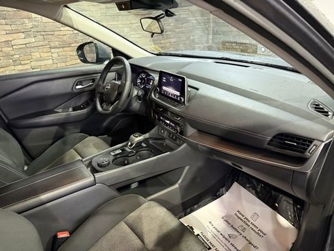 Certified 2025 Nissan Rogue SV image 29