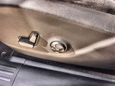 Used 2021 Jeep Cherokee Latitude Lux w/ Comfort/Convenience Group image 31