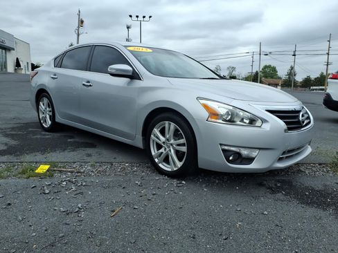 Used 2013 Nissan Altima 3.5 SV FWD image 2