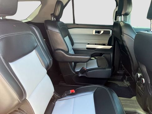Used 2023 Ford Explorer XLT w/ Equipment Group 202A RWD image 29
