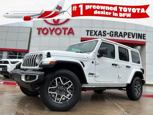 Used 2025 Jeep Wrangler Unlimited Sahara AWD/4WD image 1