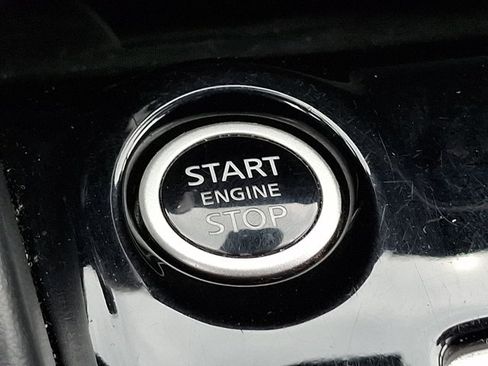 Used 2024 Nissan Versa SR FWD image 22