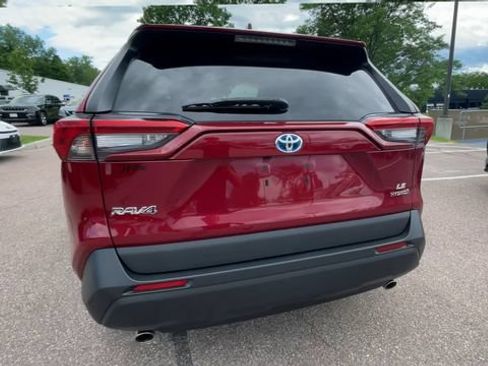 Used 2020 Toyota RAV4 LE AWD/4WD image 3