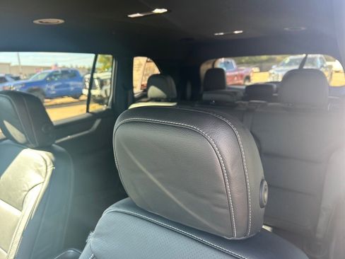 Used 2025 GMC Acadia Elevation image 24