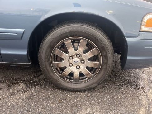 Used 2008 Ford Crown Victoria LX image 2