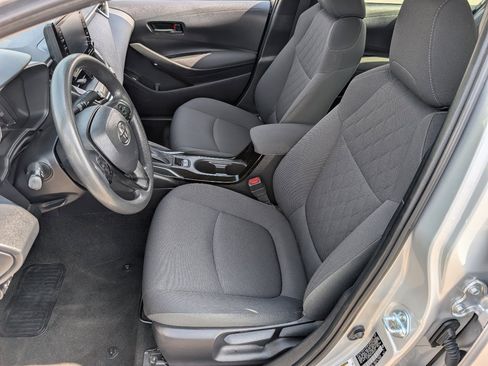 Used 2022 Toyota Corolla LE image 2
