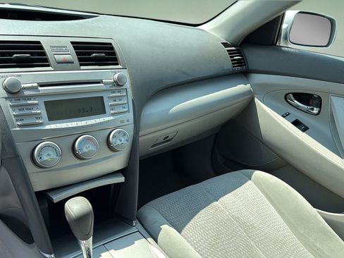 Used 2010 Toyota Camry LE FWD image 21
