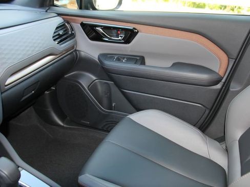 Used 2025 Subaru Forester Sport image 27