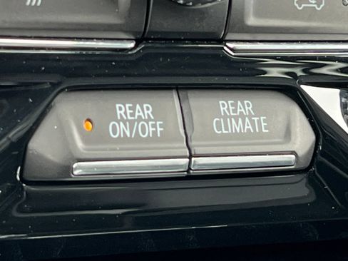 Used 2023 GMC Yukon XL Denali AWD/4WD image 37