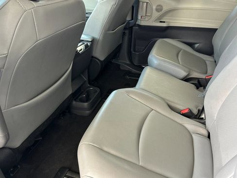 Used 2023 Toyota Sienna XLE FWD image 12