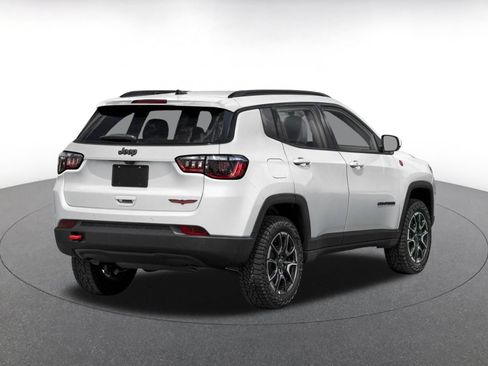 Used 2025 Jeep Compass Trailhawk AWD/4WD image 2