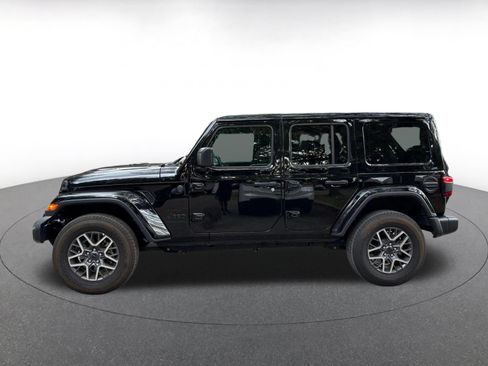 Used 2025 Jeep Wrangler Unlimited Sahara AWD/4WD image 4