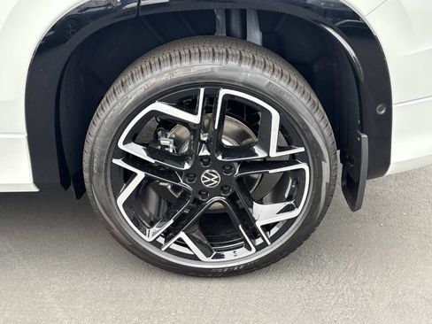 New 2026 Volkswagen Tiguan SEL R-Line image 6