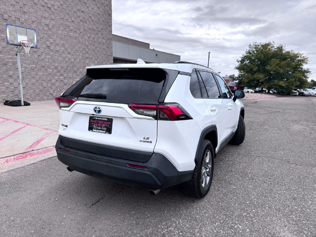 Used 2022 Toyota RAV4 LE AWD/4WD image 8