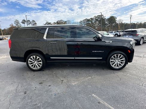Used 2021 GMC Yukon XL Denali w/ Denali Premium Package image 5