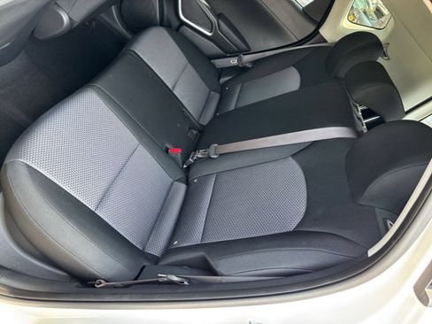 Used 2025 Kia Soul LX w/ LX Technology Package FWD image 34