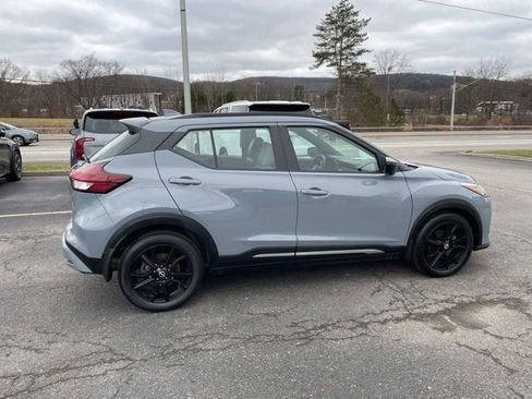 Used 2022 Nissan Kicks SR w/ Premium Package image 3