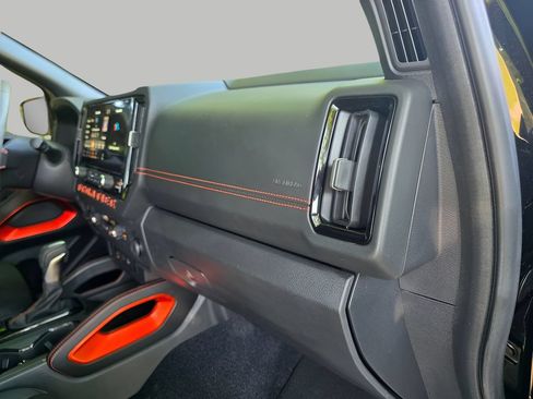 Used 2025 Nissan Frontier PRO-4X AWD/4WD image 12