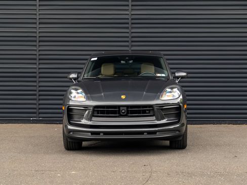 Certified 2023 Porsche Macan AWD/4WD image 11