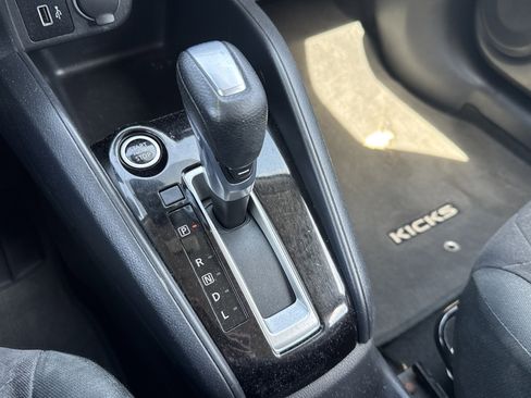 Used 2020 Nissan Kicks S image 24