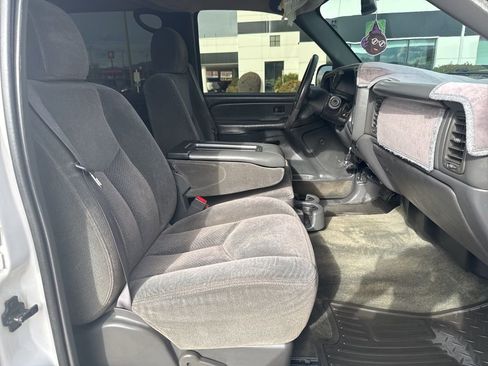 Used 2004 Chevrolet Silverado 2500 LS image 15