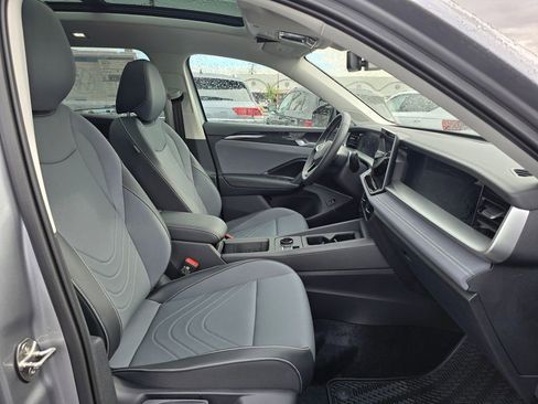 New 2025 Volkswagen Tiguan SE AWD/4WD image 10