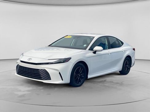 Used 2025 Toyota Camry LE FWD image 3