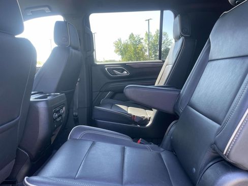 Used 2023 Chevrolet Suburban Premier RWD image 11