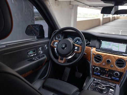 Used 2021 Rolls-Royce Cullinan image 28