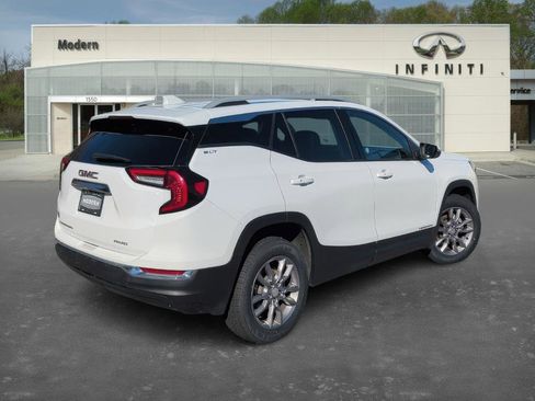 Used 2024 GMC Terrain SLT image 4