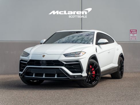 Used 2022 Lamborghini Urus AWD/4WD image 2