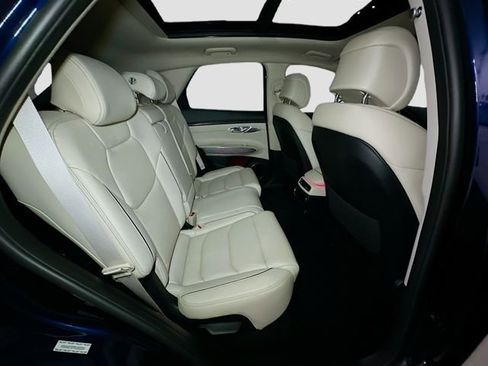 Used 2023 Genesis GV70 2.5T w/ Advanced Package image 21