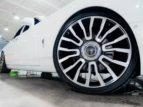 Used 2024 Rolls-Royce Phantom Sedan RWD image 72