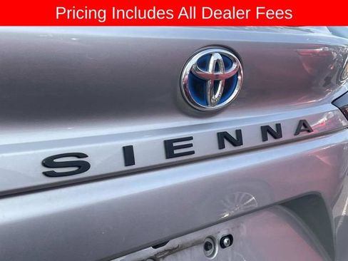 Used 2025 Toyota Sienna XLE FWD image 7