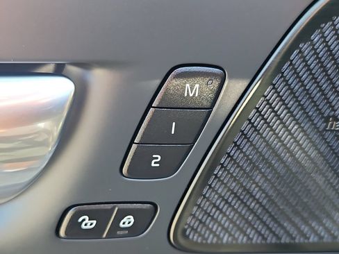 Used 2023 Volvo XC60 B5 Ultimate w/ Climate Package AWD/4WD image 15