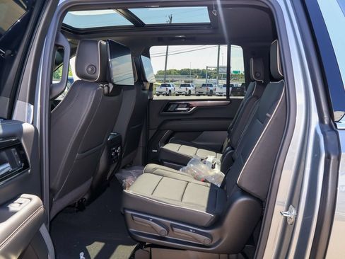 New 2026 GMC Yukon XL Elevation w/ Elevation Premium Package AWD/4WD image 12